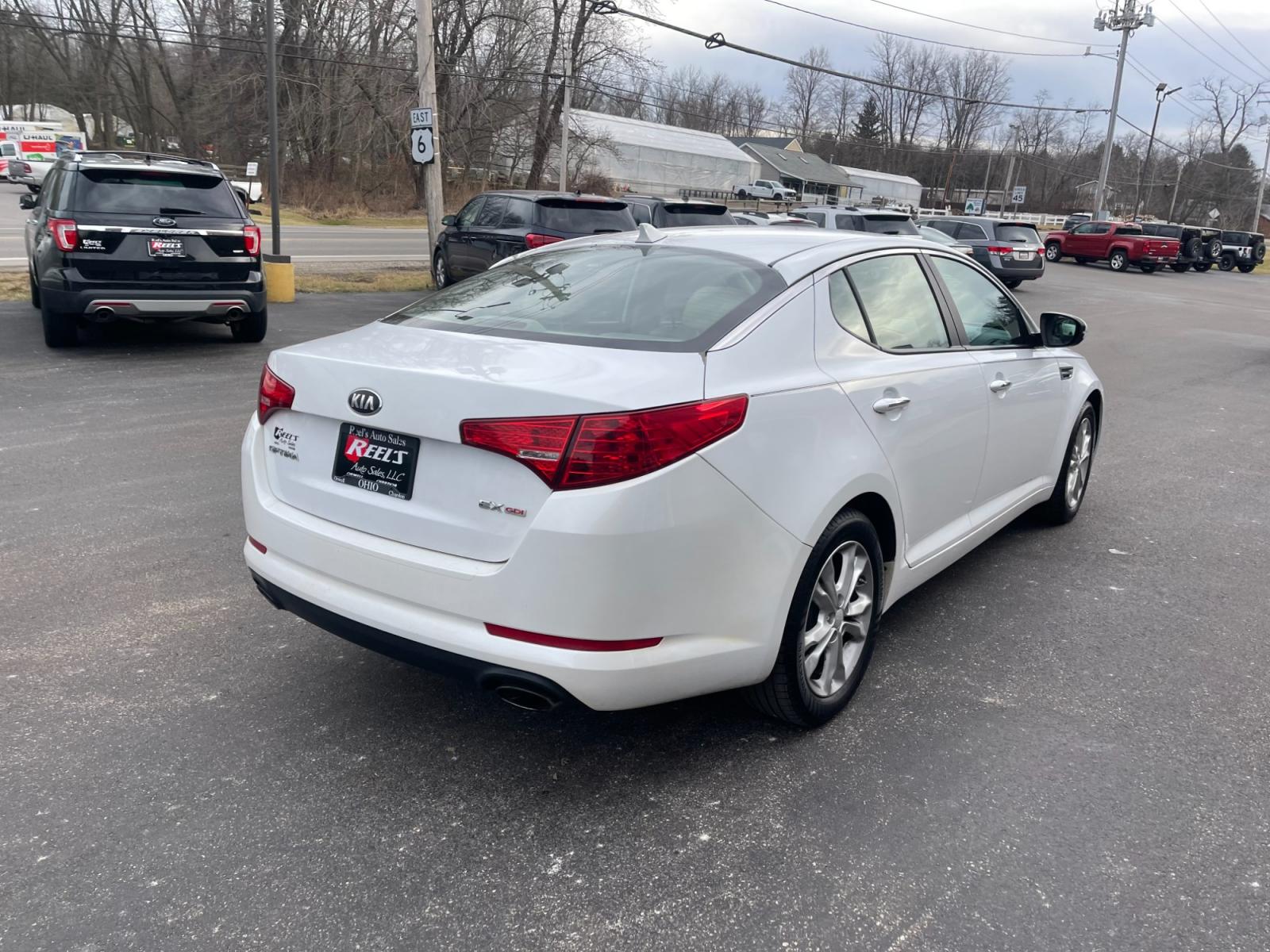 2013 White /Beige Kia Optima EX (5XXGN4A71DG) with an 2.4L I4 DOHC 16V engine, 6-Speed Automatic transmission, located at 11115 Chardon Rd. , Chardon, OH, 44024, (440) 214-9705, 41.580246, -81.241943 - This 2013 Kia Optima EX with push-button start offers a blend of performance and luxury features that cater to driver comfort and convenience. Achieving an impressive fuel economy of 28 MPG combined and 35 MPG on the highway, it's an efficient choice for both city drives and long journeys. The model - Photo #7
